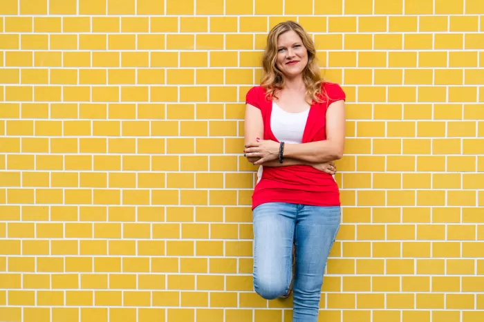 Posieren beim Fotoshooting für das Online-Date