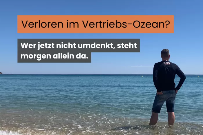 Berater im Aussendienst mit authentischem Branding-Foto für Website.